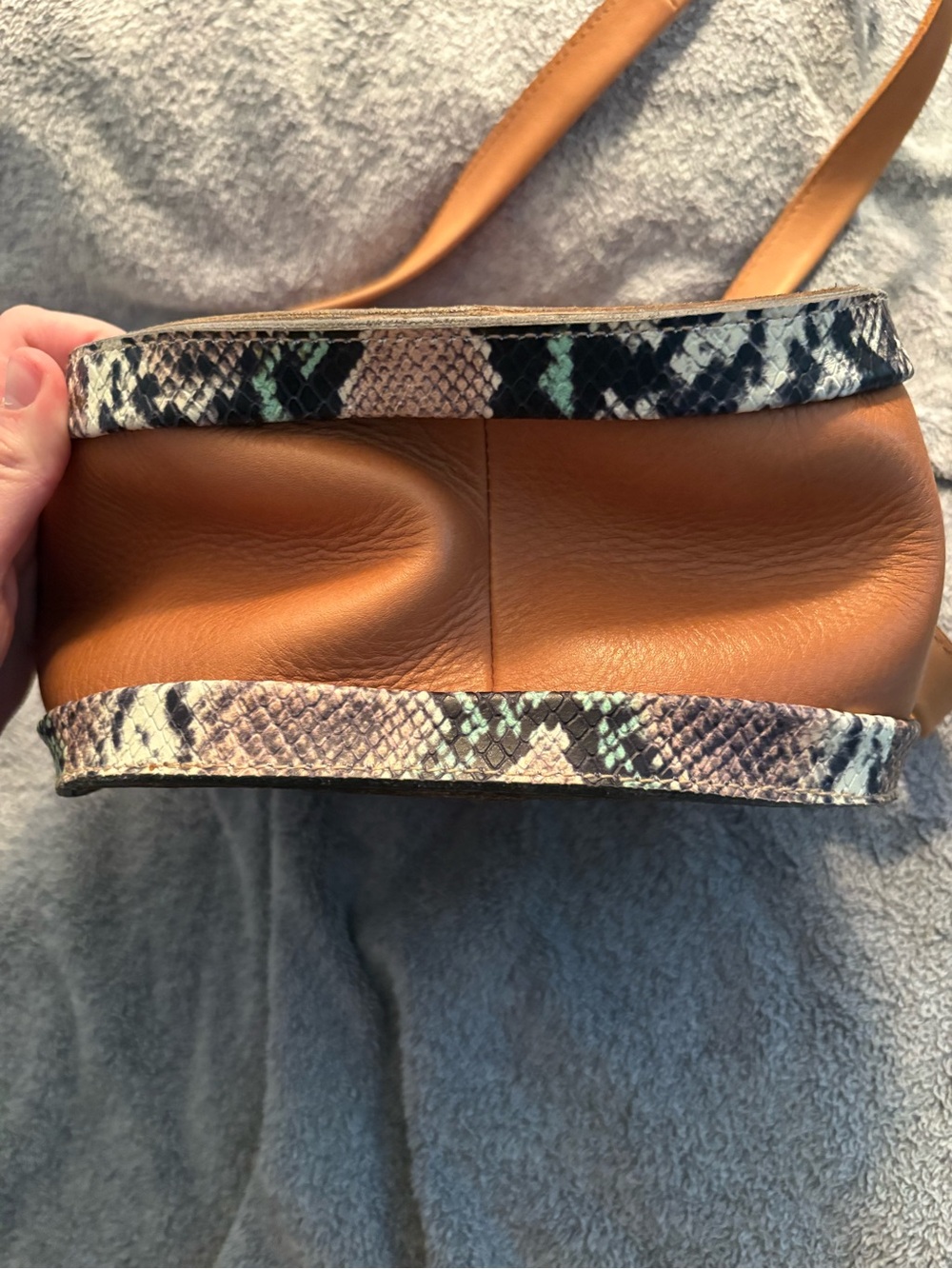 Madewell Sydney Leather Snake Embossed Crossbody Bag Tan - Picture 9 of 9